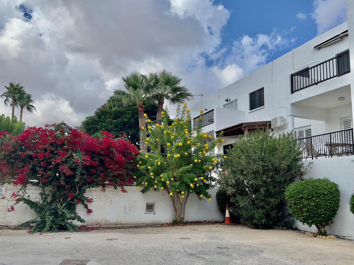 Taniandres Apartments Paralimni Exterior photo
